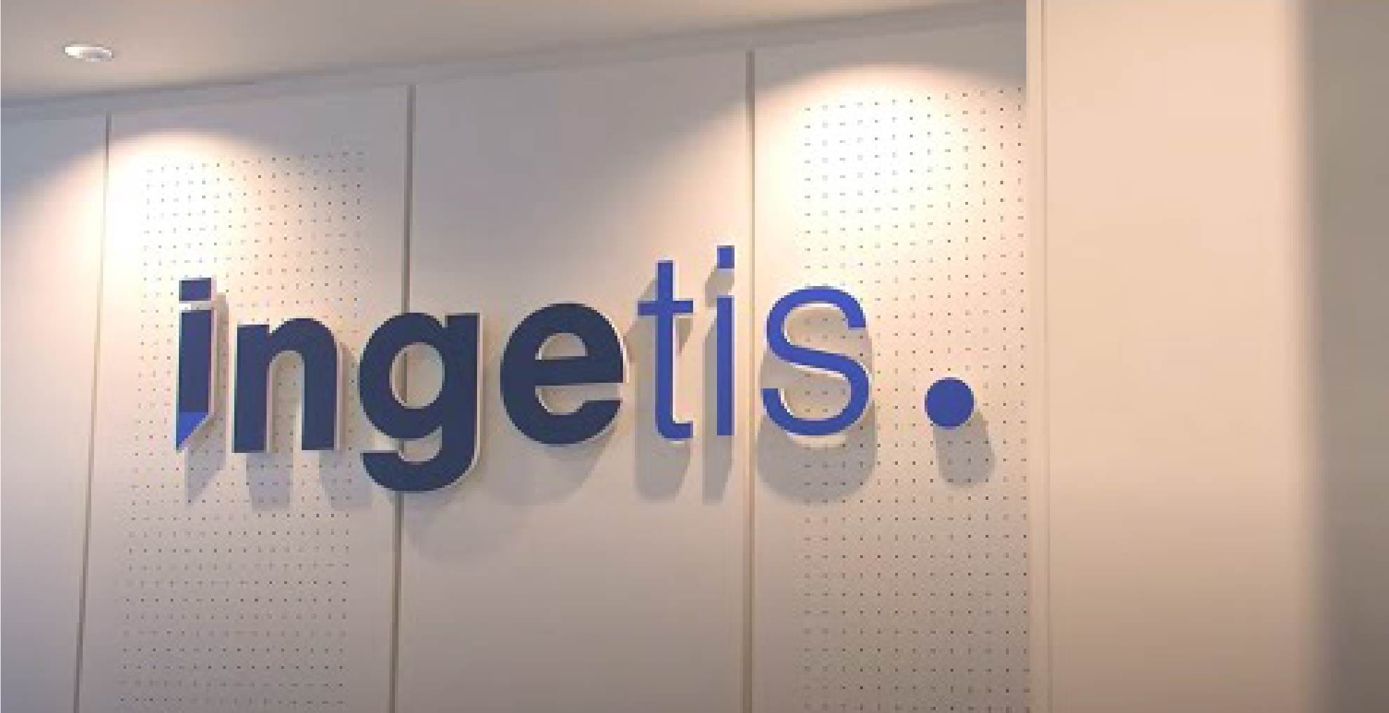 Logo Ingetis en enseigne intérieure – design d’identité visuelle par Damien Breton, directeur artistique.