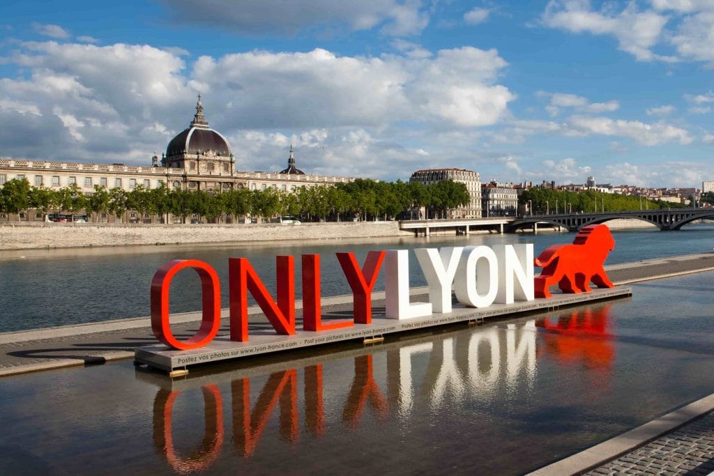 logo-onlylyon-directeur-artistique-freelance