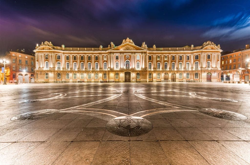 photo-toulouse-capitole-directeur-artistique-freelance Vue de Toulouse avec le Capitole, illustrant services de Damien Breton, directeur artistique freelance à Toulouse