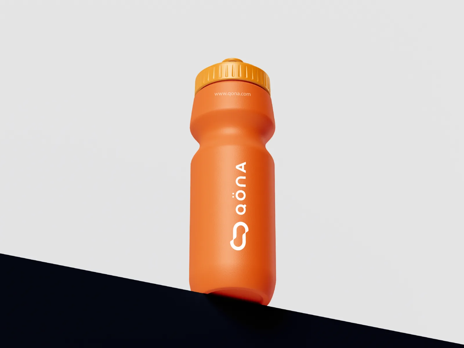 Gourde de sport Qona avec logo et identité visuelle orientée performance et endurance.