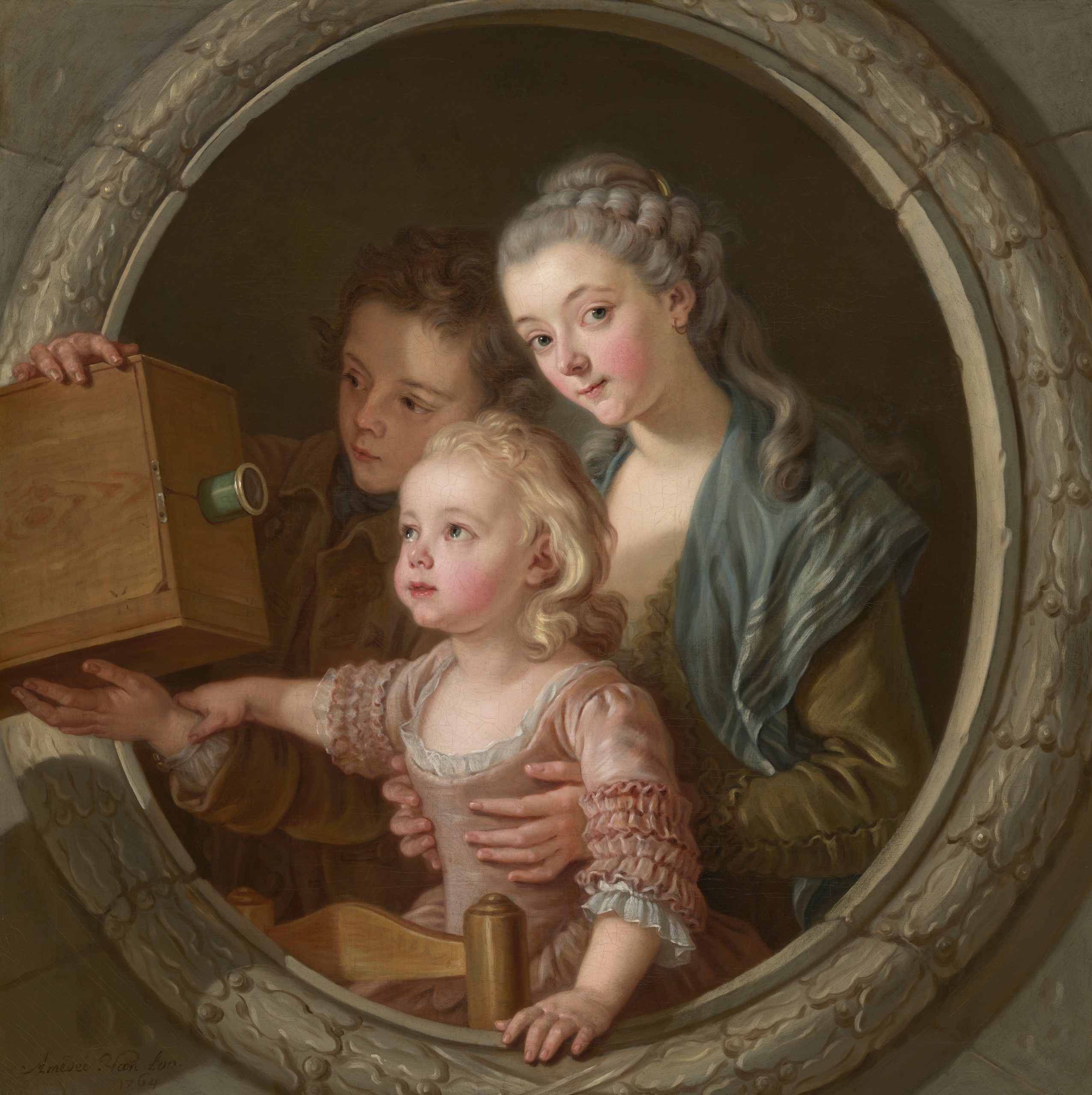 Une femme et deux enfants regardent une caméra obscura dans une peinture de 1764