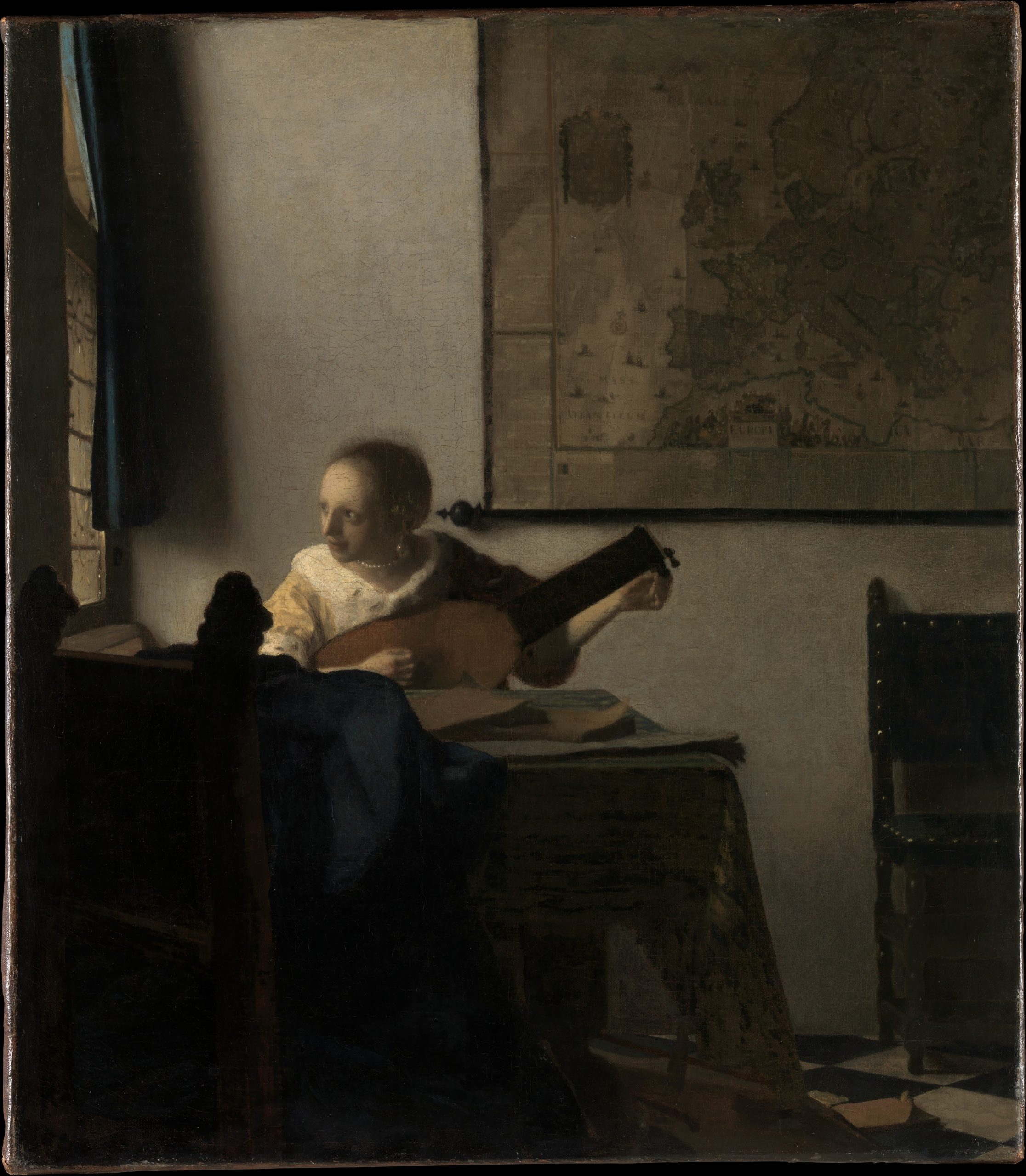 Jeune femme accordant un luth dans un intérieur sombre par Johannes Vermeer