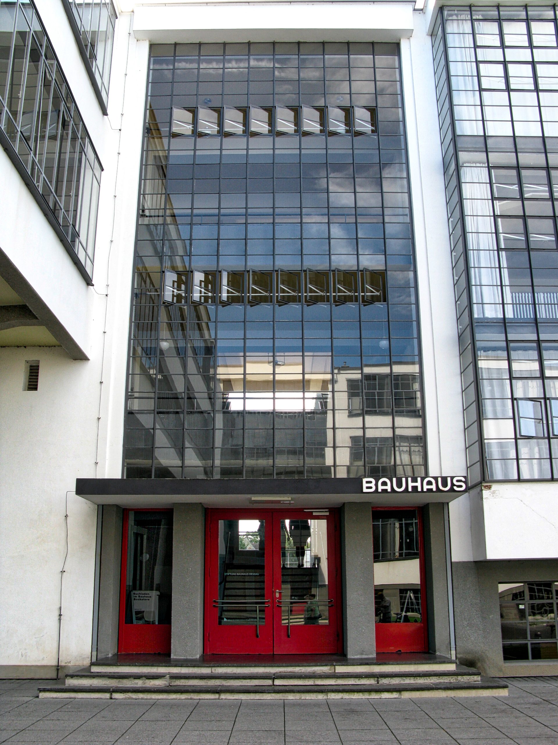Façade du bâtiment du Bauhaus à Dessau