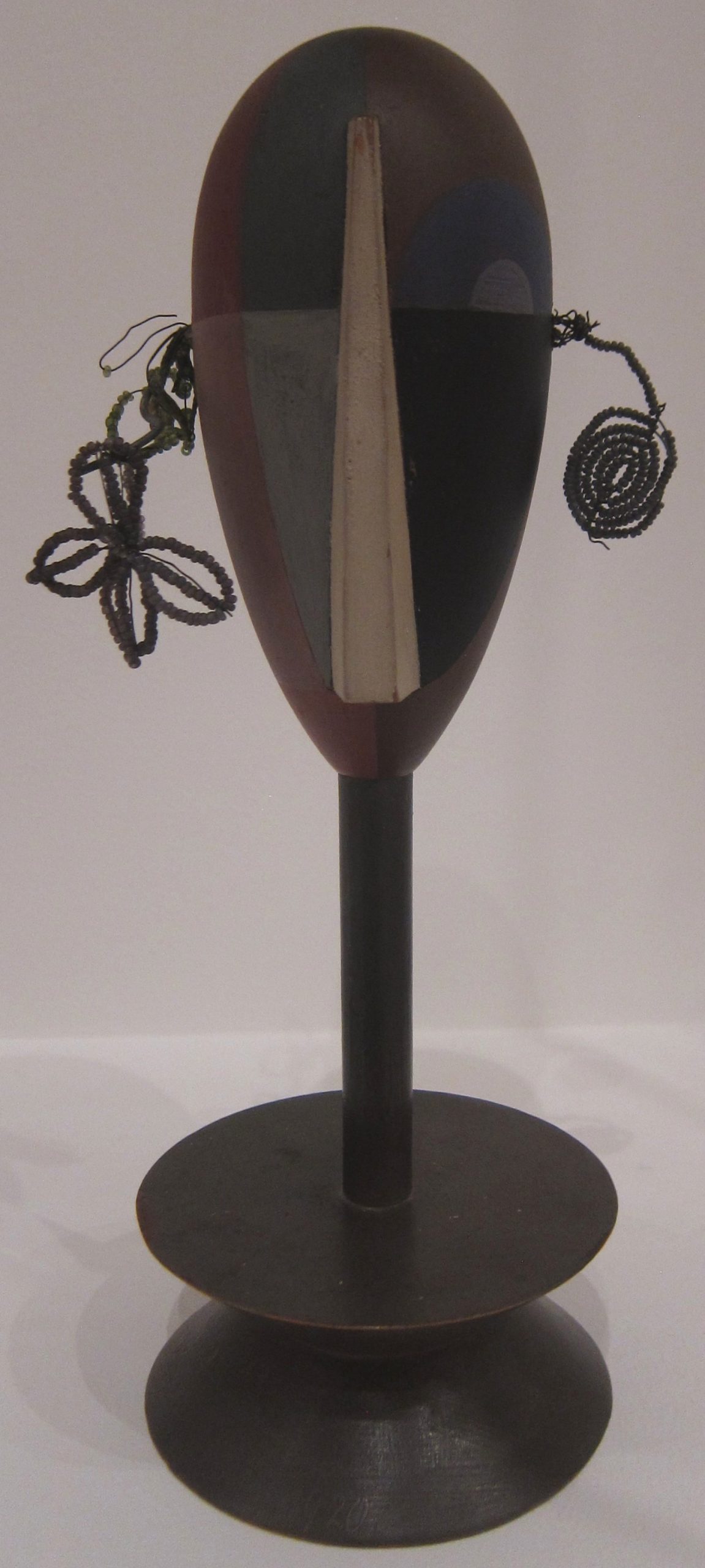 Tête Dada en bois peint de Sophie Taeuber-Arp, réalisée en 1920